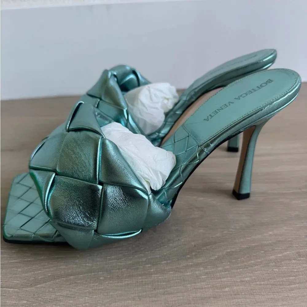NIB Bottega Veneta ‘Lido Sandal’ Metallic Icy Moon Weave Heels size 39